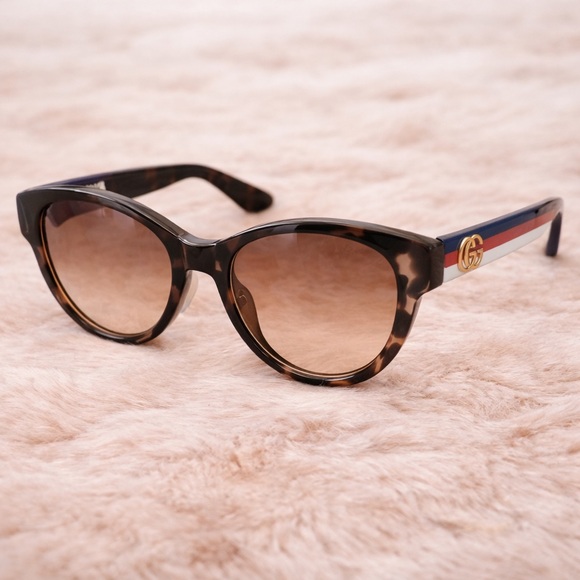 Gucci Accessories - Gucci Black and Brown tourtoise shell frame Women's Sunglasses, authentic